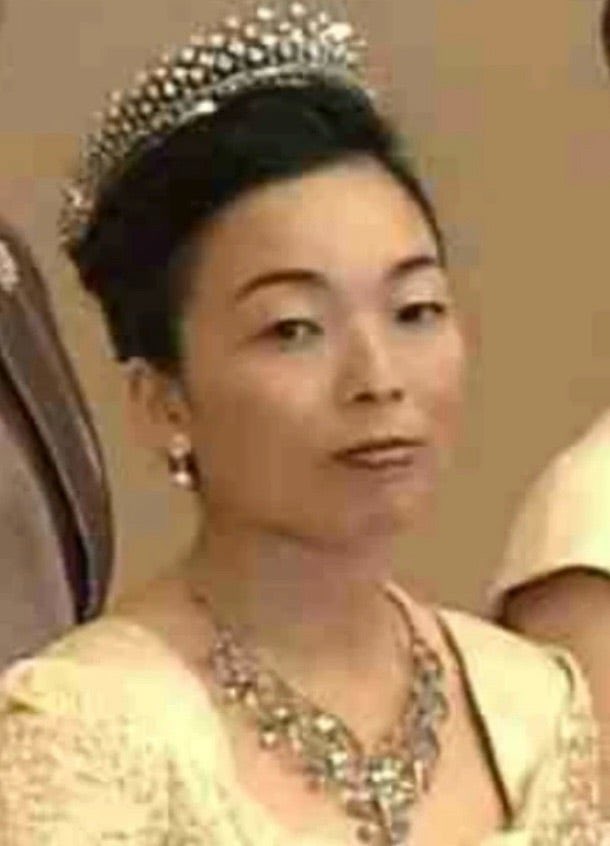 peach2881362821's tweet photo. 今、皇族に贈られたり、国有財産だけど、皇族のもとにある美術・工芸品を何処かに横流しされるのではないか？
と心配している国民は多い。

NYに出ていった娘さんが、それを画策しているのでは？なんて、言う話題もあります。
三の丸尚蔵館の管理など、問題視する人は多いです。

 menfukuro https://t.co/otMJnaGYWj