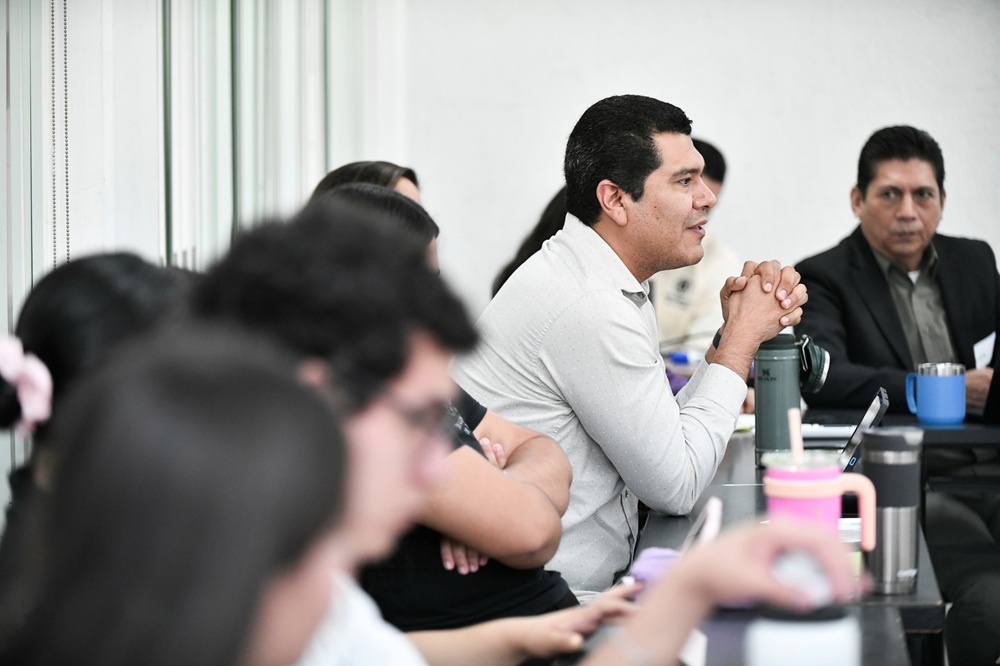 ComentarioUdeC's tweet photo. #Universitarias
Analizan estudiantes y docentes el uso de la IA en el aprendizaje
https://t.co/3FUxRGBBOx
#UdeC #ElComentario #UsodelaIA #PensamientoCrítico #CulturaDigital #CapacidadReflexiva #PedagogíadelError #EscrituraAMano https://t.co/Hpk5pqFtR2