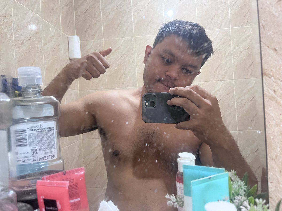 ditvalproex's tweet photo. Siapa mau aku headlock? https://t.co/ndmMBCP9Kh