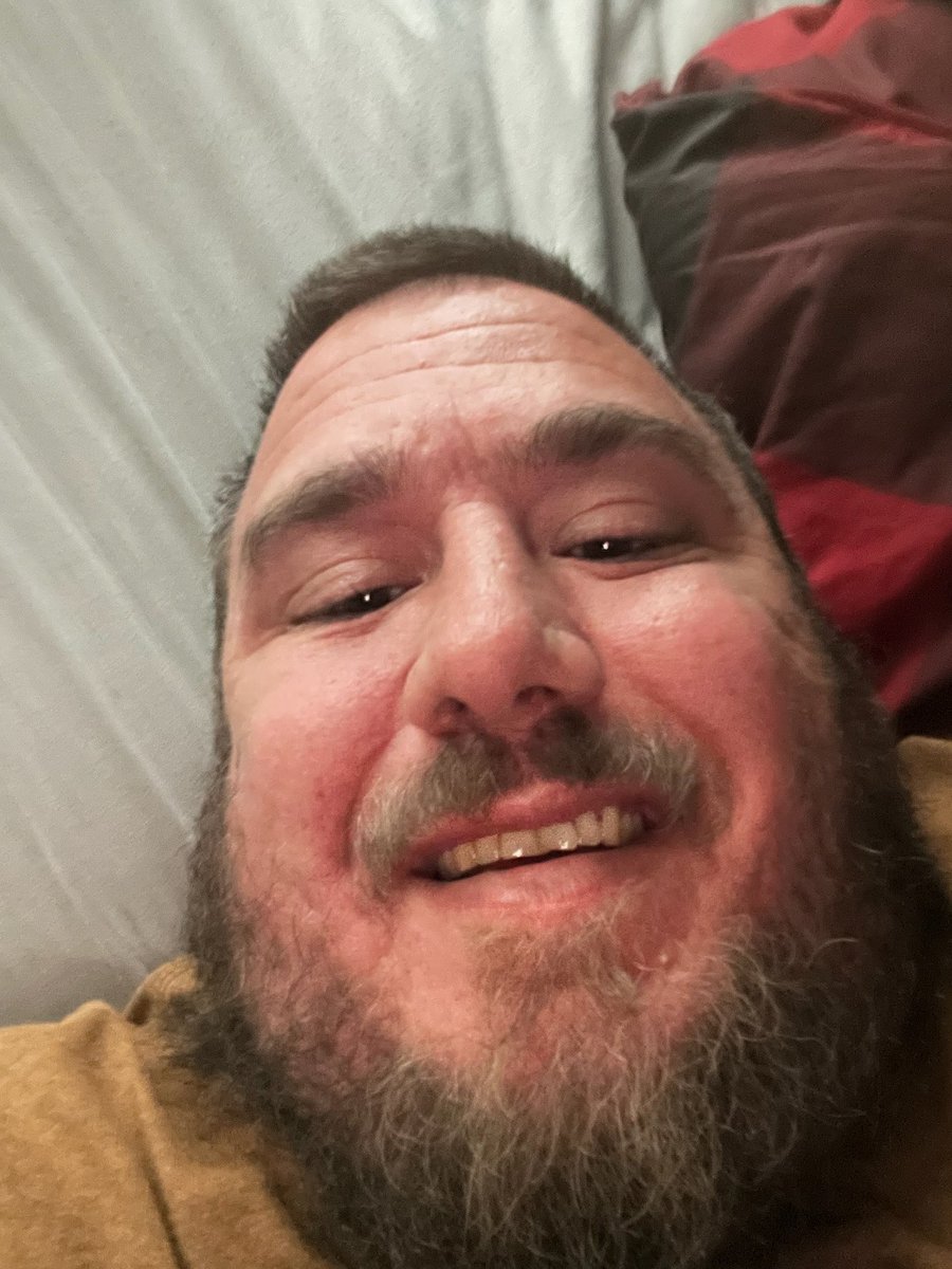 eclinton0087's tweet photo. A selfie to meet new ppl here. I’m genuinely hope to meet real ppl here. A lot of fake profiles here. Sucks https://t.co/ZkHmsQEnHY
