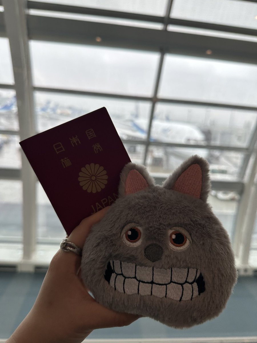 mai3132be1's tweet photo. go to Paris with Gahaku〜✈️🇫🇷 https://t.co/h3wO7JpttB