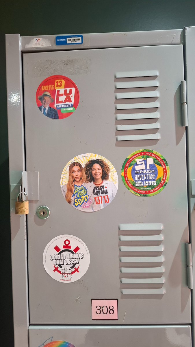 alv_cabron's tweet photo. Orgulho de ser uma jovem politizada no meio de jovens conservadores e crentes!! https://t.co/0PEdASSFj4