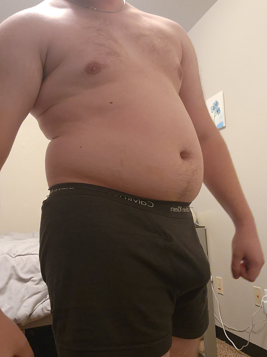 bigbo_operboy's tweet photo. Damn! Didn't realize how wide I am!😳
Although someone should make me even wider!🤭
#fat #fatter #fatty #gay #chubby #chub #obese #obesity #gain #gaining #gainer #feedee #feeder #feederism #weight #weightgain #belly #fatbelly #bellybutton #bellyboy #moobs #growing #bear #male https://t.co/aILQWiBqAf