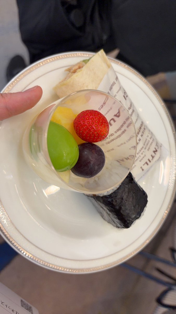 Remysuso's tweet photo. 来strip混饭了 https://t.co/7QBVkG5PfB