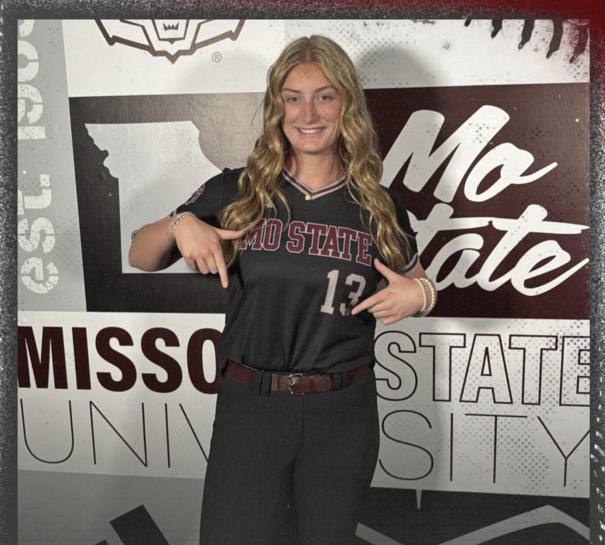 DiamondAddicts's tweet photo. AIN’T NO STATE LIKE MO STATE

Missouri State opened their 2028 class with a natural slugger

🐻Allison Rushing
🐻White Hall, Arkansas
🐻Tulsa Elite AR
🐻1B

6’1, fast hands, & nonchalant power from the left side. An underrated defender😤

I believe in Allison to become Coach Griffith’s most trusted hitter in the 417

GOOOOOO BEARS @ARushing_2028