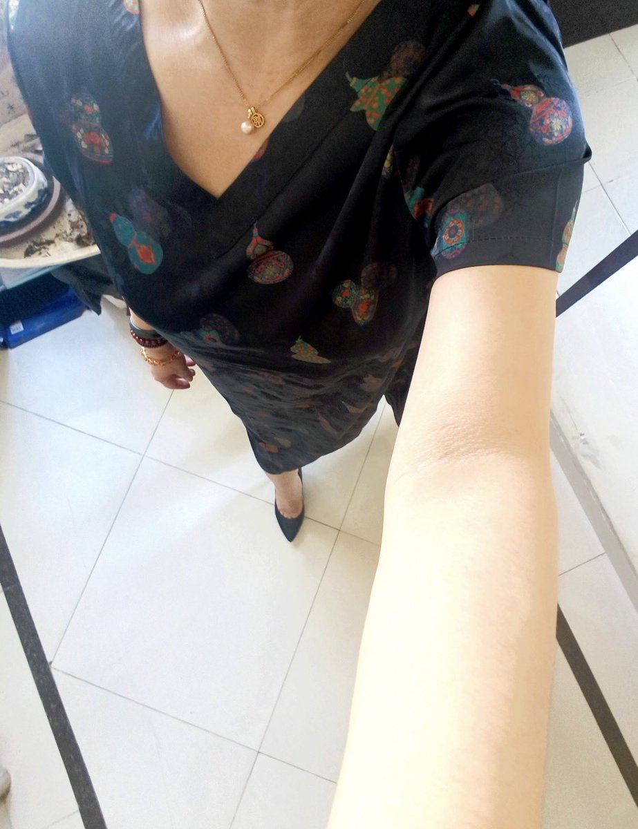 Mother197609's tweet photo. 现在和儿子做一次爱，很难找到机会。
儿媳妇怀孕那段时间，儿子只要一有机会就来我这里，哪怕只有半个小时的时间，我们也能做一次。
儿媳妇生完孩子之后，不知道为什么性欲大涨，每天都要和我儿子做爱。
这个淫妇，迟早会把我儿子榨干😭😭 https://t.co/74QgvSFVq9