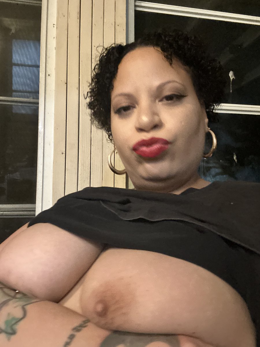 Spencer19137's tweet photo. Titty Tuesday 💋🎀
You know you wanna look… but looking comes with a price when I’m in charge. 👀💸
Be a good little spender and come say hi. 😘

#TittyTuesday #Findom #Goddess https://t.co/EbJk3CdSJY