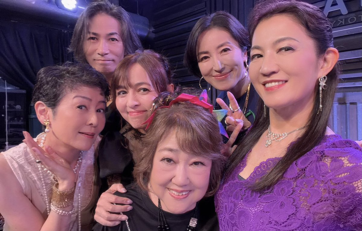 rei109x's tweet photo. #anza♾️小坂明子ライブ3553の余韻に浸りながら、既に思い出となってしまった写真達をアップ☆プレゼントも沢山ありがとう😊それぞれの顔や名前入りグッズも作ってくれてて感動⭐️セラムングッズも可愛いし、私の健康を気遣ってくれるプレゼントにも感謝☆何よりお手紙が嬉しくて当時を思い出したわ💜 https://t.co/hflgonHXXI