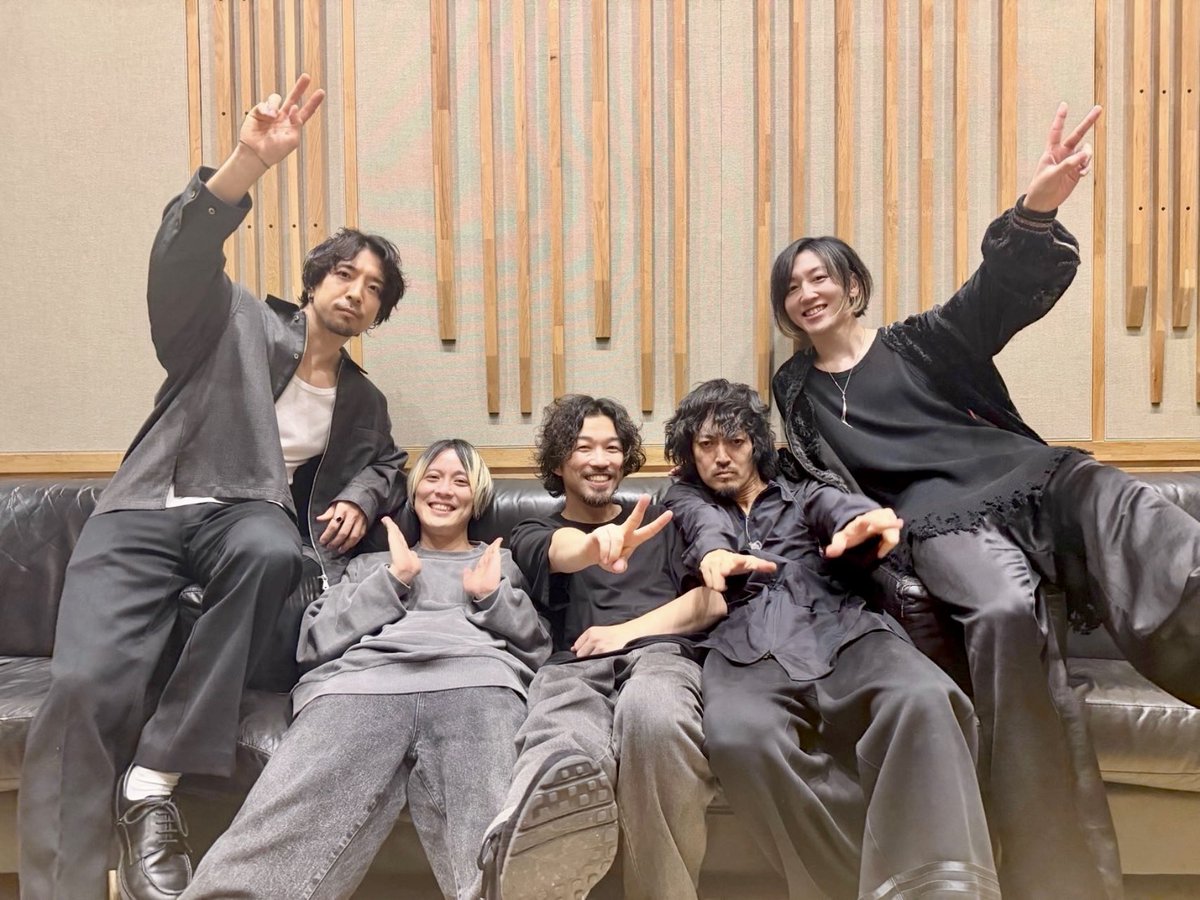 camacho_drums's tweet photo. #DUSTCELL STUDIO LIVE でした！

みんなバイブス高くて、
最高のプレイの応酬で耳が幸せでした🤤

ぴあアリーナ公演が益々楽しみ！

アーカイブ残ってるので是非！

音も映像もとても良い感じ🥳

https://t.co/0sLMslaY9p https://t.co/Ng2VimOmbD