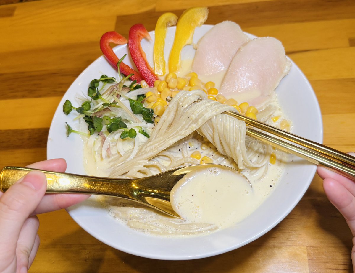 manchanramen's tweet photo. 本日水曜日も元気に営業いたします🍜

今日はたっぷり仕込みました！
スープもいつもより多めにご用意しております💪🔥

通常メニューはもちろん、
限定ラーメンもご用意して皆さまのご来店をお待ちしております😊

お昼ごはんにも、夜の一杯にもぜひ🍜
たくさんのお客様に召し上がっていただけたら嬉しいです！

本日もよろしくお願いいたします🙇‍♂️

📍Japanese Ramen マンちゃん
昼 11:00〜15:00
夜 18:00〜23:00

皆さまのご来店、心よりお待ちしております！🍜✨