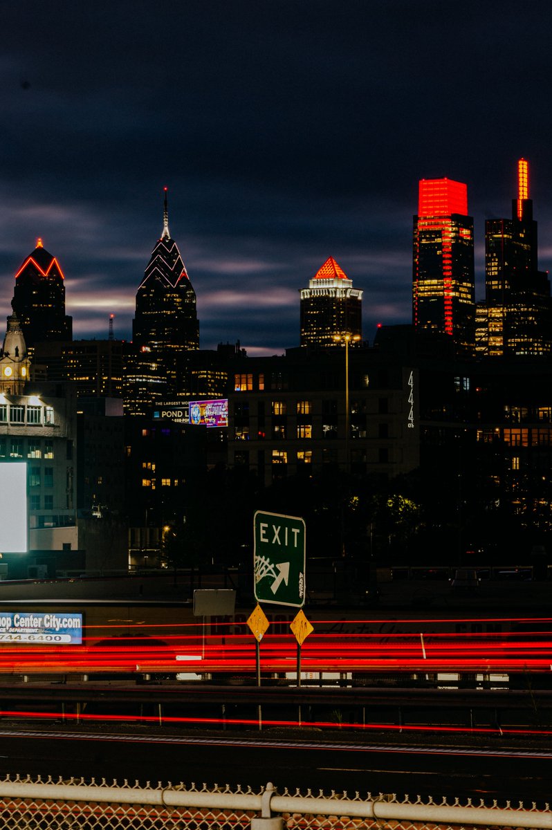Jimmyking35's tweet photo. Philadelphia is ready to welcome the Flyers back to action 🧡🖤 https://t.co/II7KTBp7ve