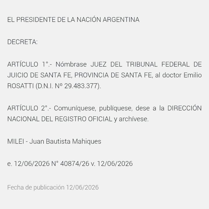 arilijalad's tweet photo. EXTRANJERIZACION por CARGUITO PARA EL HIJO

La movilización popular y el Congreso frenaron la extranjerización de las tierras que quería Milei.

La Corte Suprema se la acaba de dar: convalidó el DNU 70/2023 que derogaba la Ley de Tierras. 

Chau límite de 15% de venta del territorio del país, chau límite de 1.000 hectáreas de zona núcleo. Ahora pueden vender todo a extranjeros. 

Milei designó como juez al hijo de Horacio Rosartti, presidente de la Corte Suprema. 

Las tierras por un toma y daca entre el presidente del país y el presidente de la Corte Suprema.