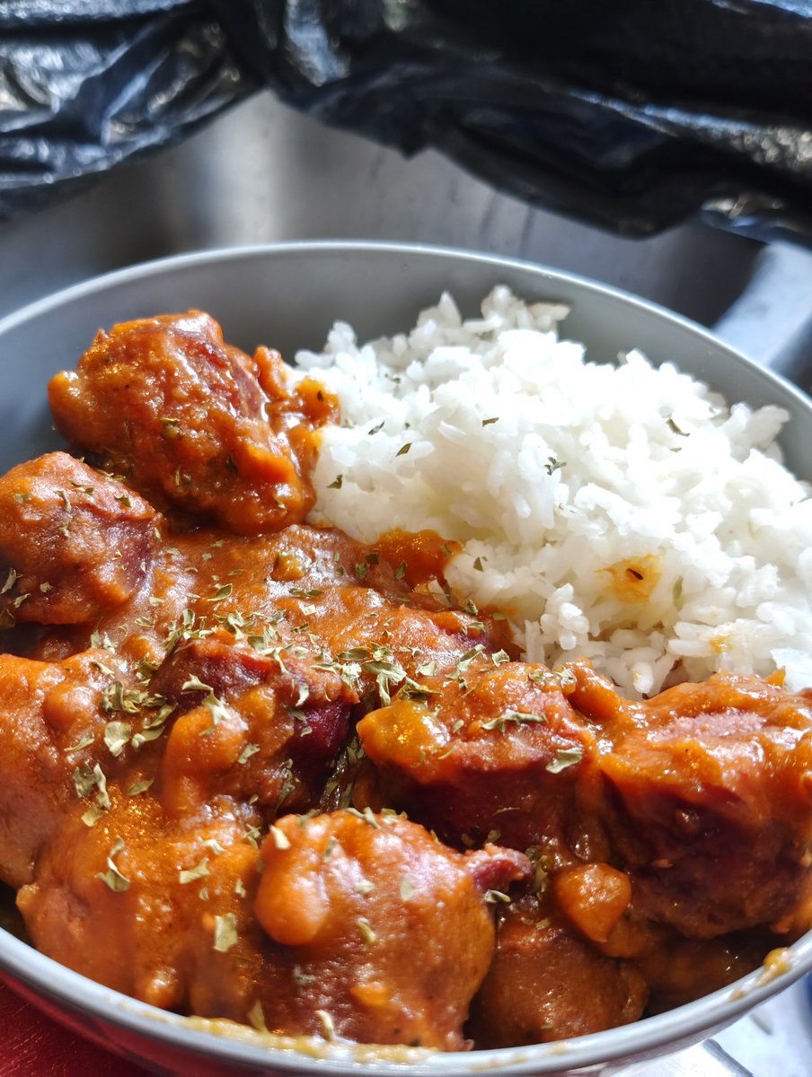 Ryzen5black1's tweet photo. Beef sausage with baked beans and rice 🍚 👨🍳
#chef #cheflife #dinner #tasty #foodporn #yummy #yum #delicious #foodpics #foodlovers #Amazing #food #sausage #beans https://t.co/ffKiARQiA5