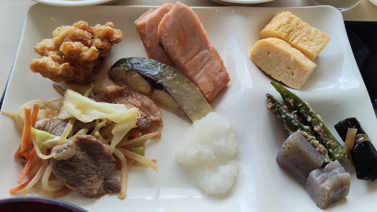 yasagurepierrot's tweet photo. 新さっぽろアークシティホテル🏨
朝食バイキング2,300円🍽️
・朝ジンギスカン
・朝ザンギ
・鯵西京漬＆焼き鮭（骨なし）
・他、ごはんのお供多数あり
・朝スープカレー
・海鮮ミックス＆ミニ刺身盛り＆酢飯でセルフ海鮮丼
・自家製プリン＆カツゲン https://t.co/vRE3w7jBiz
