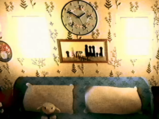 waltenoticias's tweet photo. Teoria?

Trabajando en un video sobre "Faces of Grief" me percate de segunda mano de esta pintura de aca en el cuarto de Jack y Rose.. respecto a Wonderland..?

Especulo que los de la pintura son
-Edd y Molly
-Rosemary
-Charles
-Susan
-"Bon"

Y la que esta al otro lado es Sophie+ https://t.co/D2tObRAQDs