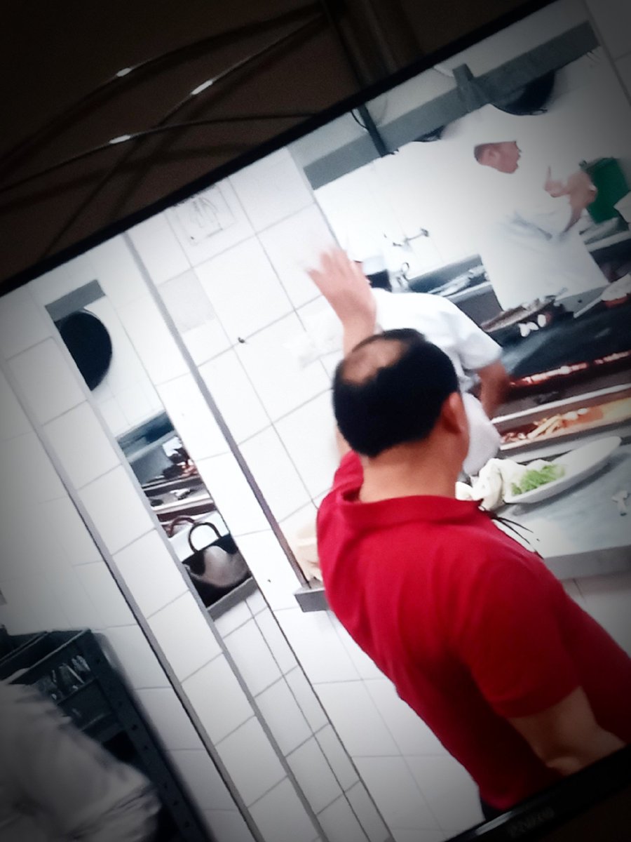 DeniltonGomes3's tweet photo. Tirar a barba dá muito trabalho, assistir pesadelo na cozinha é melhor. https://t.co/YEQj13xGy9