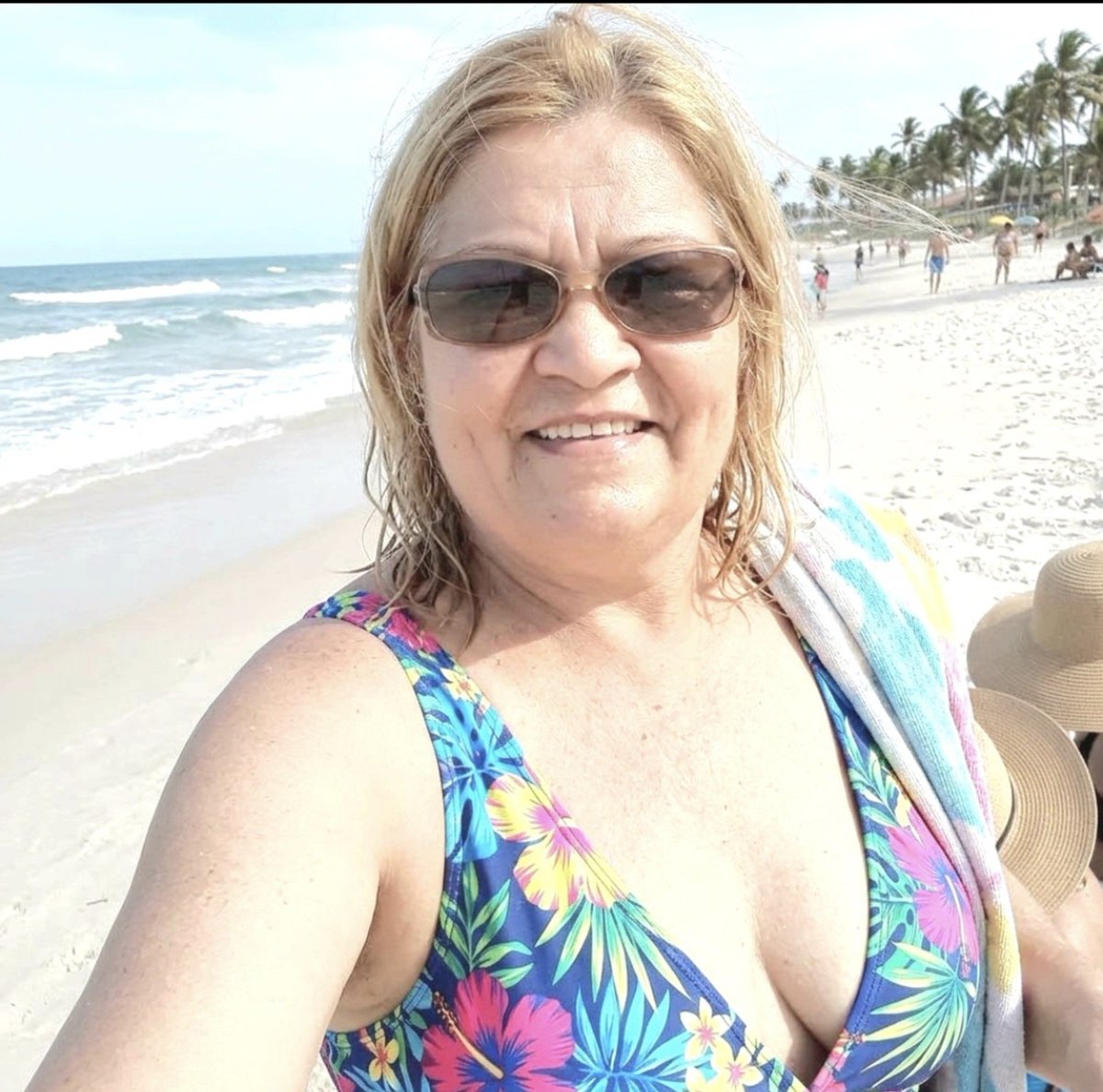 littlebody5w's tweet photo. hoje foi dia ds praia com minha amiga @LiMtramujas ! https://t.co/LtK6l4nM5h