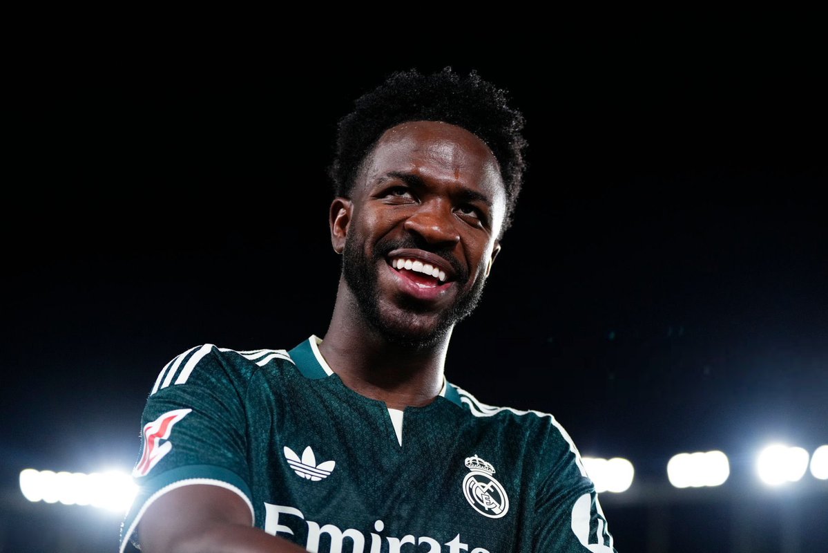 FabrizioRomano's tweet photo. 🚨 Vini Jr: “My teammates know I need some confidence now”.

“Losing a World Cup is hard and difficult to accept and the comeback is never easy”. https://t.co/1kbawQsFdb