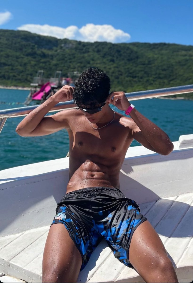 teucaipiraa's tweet photo. 🌊 https://t.co/YjGMMaxVSw