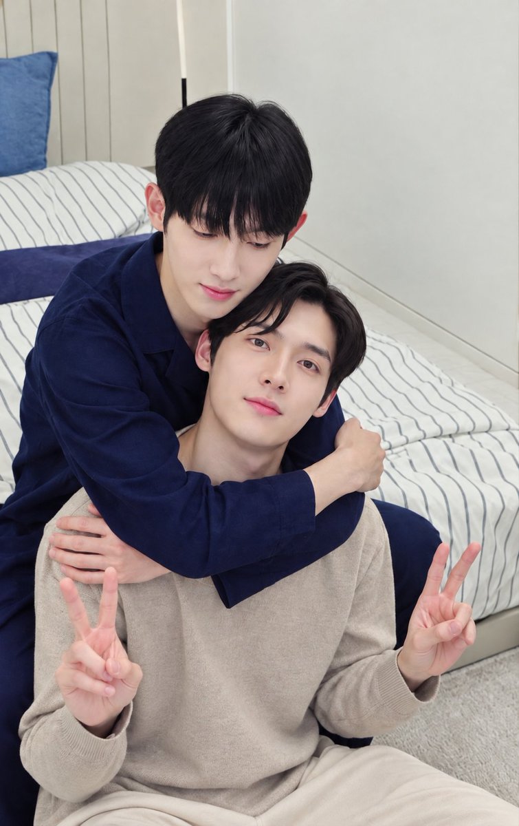 _toffee_xo's tweet photo. 윤식,시우첫파리패션위크축하해
#YOONSIK_SIWOO_PFWSS27
파리에서의모습을기대하고있을게

YOONSIK SIWOO Pour Toujours https://t.co/OgWf3YeKHQ