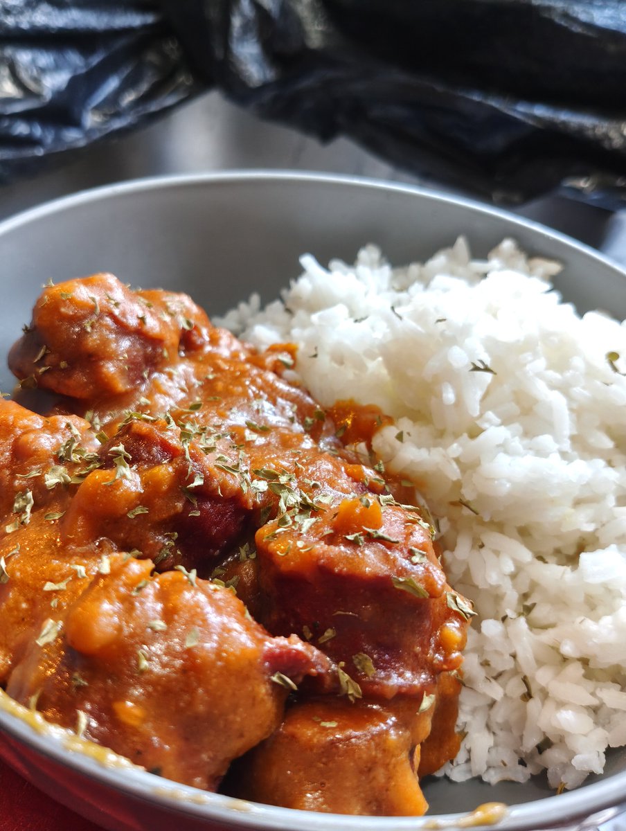 Ryzen5black1's tweet photo. Beef sausage with baked beans and rice 🍚 👨🍳
#chef #cheflife #dinner #tasty #foodporn #yummy #yum #delicious #foodpics #foodlovers #Amazing #food #sausage #beans https://t.co/ffKiARQiA5