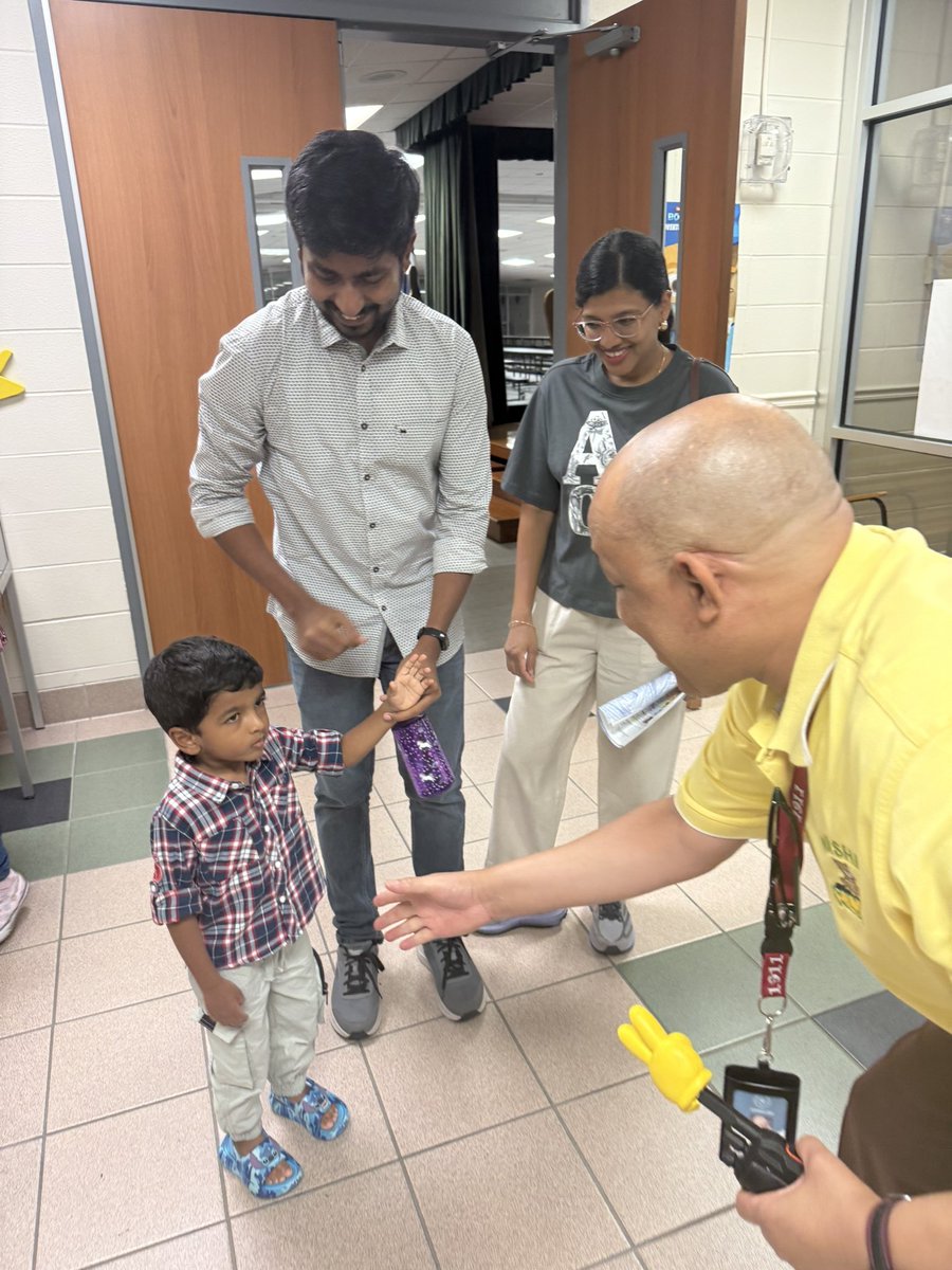 KWilliamsDLD's tweet photo. When families, educators,& the community come together, students win! From connecting with teachers during Open House, to building a love of reading at the Book Fair, to strengthening our schools through PTO engagement every moment matters.#MovingforwardwithPurpose https://t.co/v4mfcL2puK