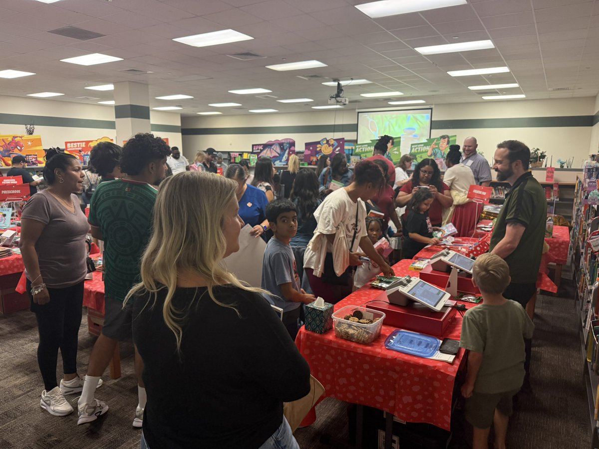 KWilliamsDLD's tweet photo. When families, educators,& the community come together, students win! From connecting with teachers during Open House, to building a love of reading at the Book Fair, to strengthening our schools through PTO engagement every moment matters.#MovingforwardwithPurpose https://t.co/v4mfcL2puK