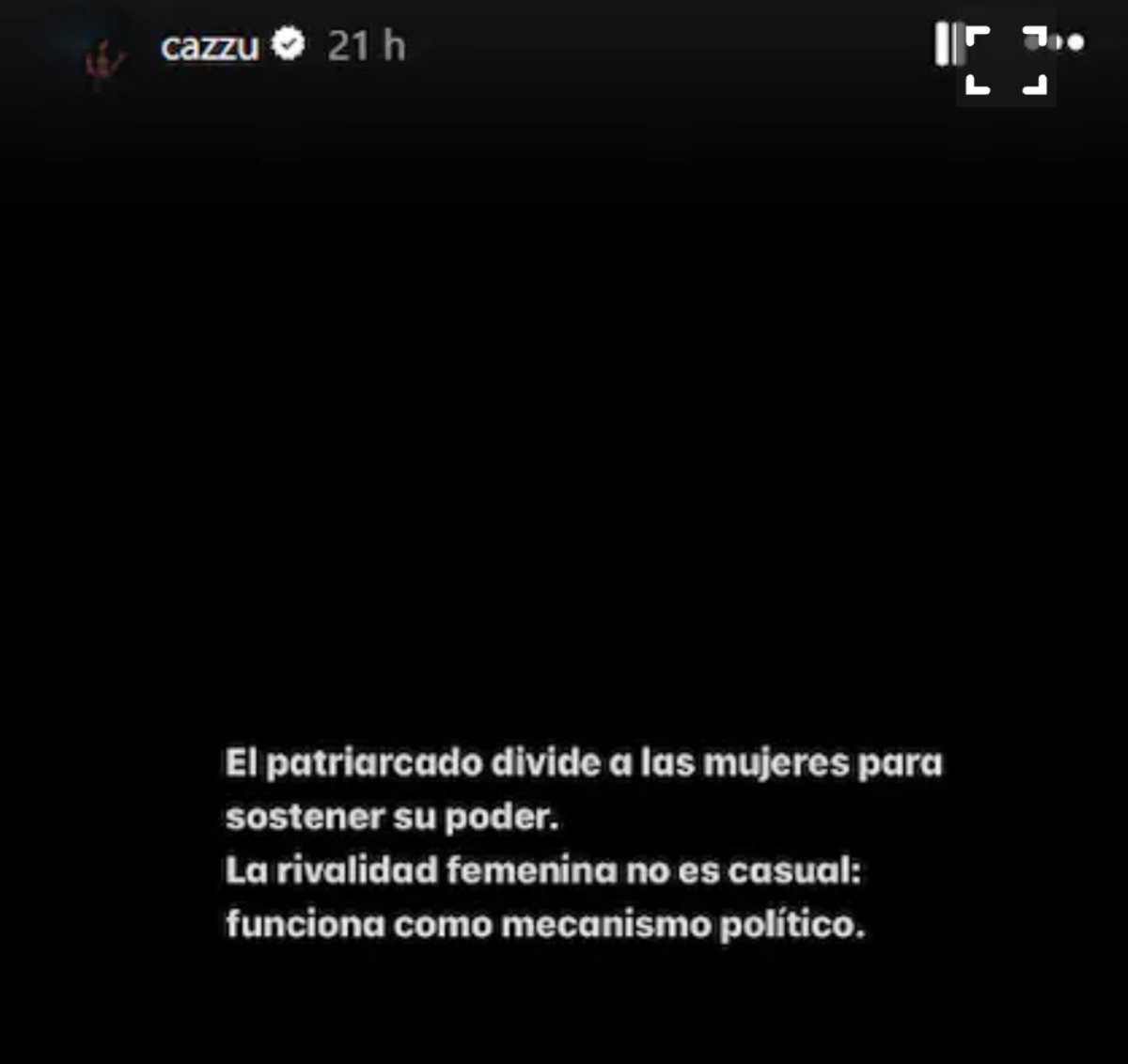 Sady77's tweet photo. Cazzu decidió colgarse de TINI ya que se vienen fechas para su show y como no puede hablar de Nodal, lo FALSA QUE ES, ahora empatizaba jajaja salí de aca https://t.co/gLJxHZlBBn