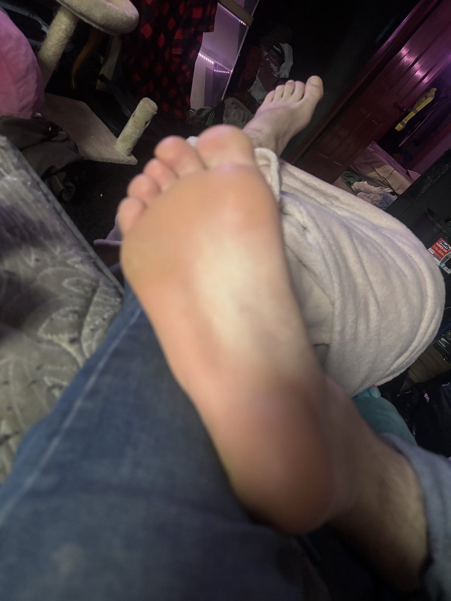 AlphaMastezhx's tweet photo. Selling feet content💰 #nsfwtwt��ً #feetfetısh #feetworshi̇p #خان_کی_بہنیں_فوری_رہا_کرو https://t.co/NRwjk8xcRM