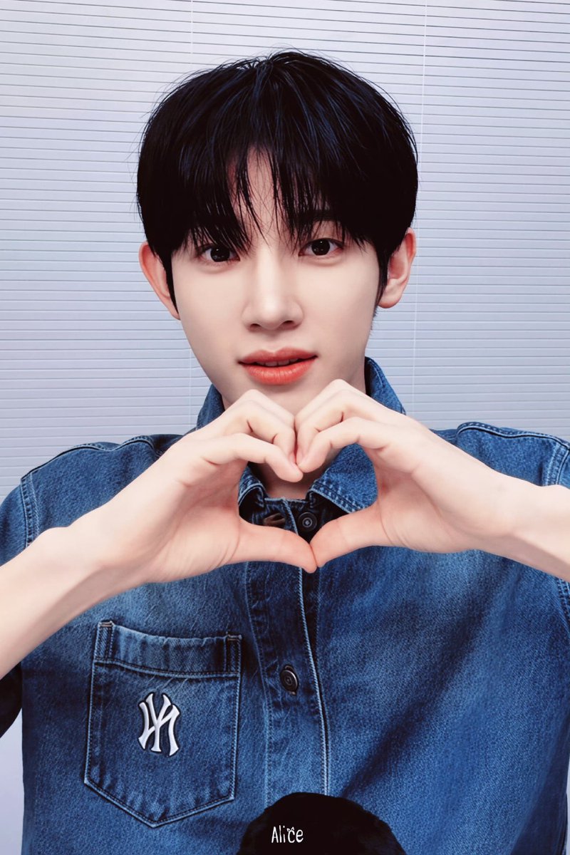 tc3727's tweet photo. 윤식아시우야파리패션위크축하해
#YOONSIK_SIWOO_PFWSS27
따로또같이두사람의모든길을응원하고지지해

YOONSIK SIWOO Pour Toujours https://t.co/JX1JLEKfnn
