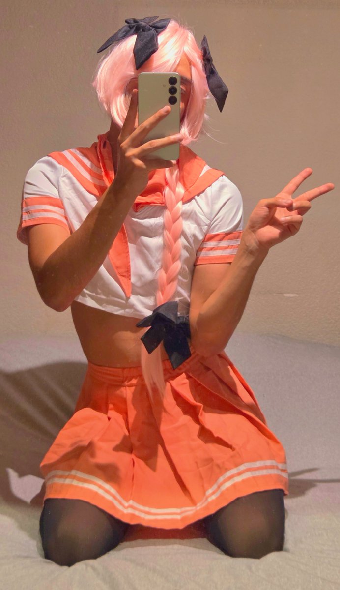 ItsOnlyMochi's tweet photo. ignoring my corporate emails to act like this tbh 💀
#femboy #crossplay https://t.co/vMA5Tz1bmh