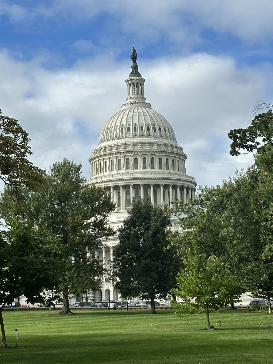 Ariat104's tweet photo. Great day on Capitol Hill advocating for our profession and our patients with heart rhythm disorders. @HRSonline @HeartRhythmAdvo #patientsfirst #heartact #reimbursement #AEDfundung #accesstocare https://t.co/YRa6nF8QFG