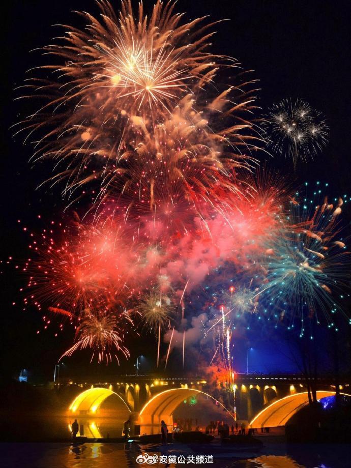 akdakd111's tweet photo. When real satin meets the lively firecracker leap, every moment shines bright. https://t.co/z8hNlurzkU