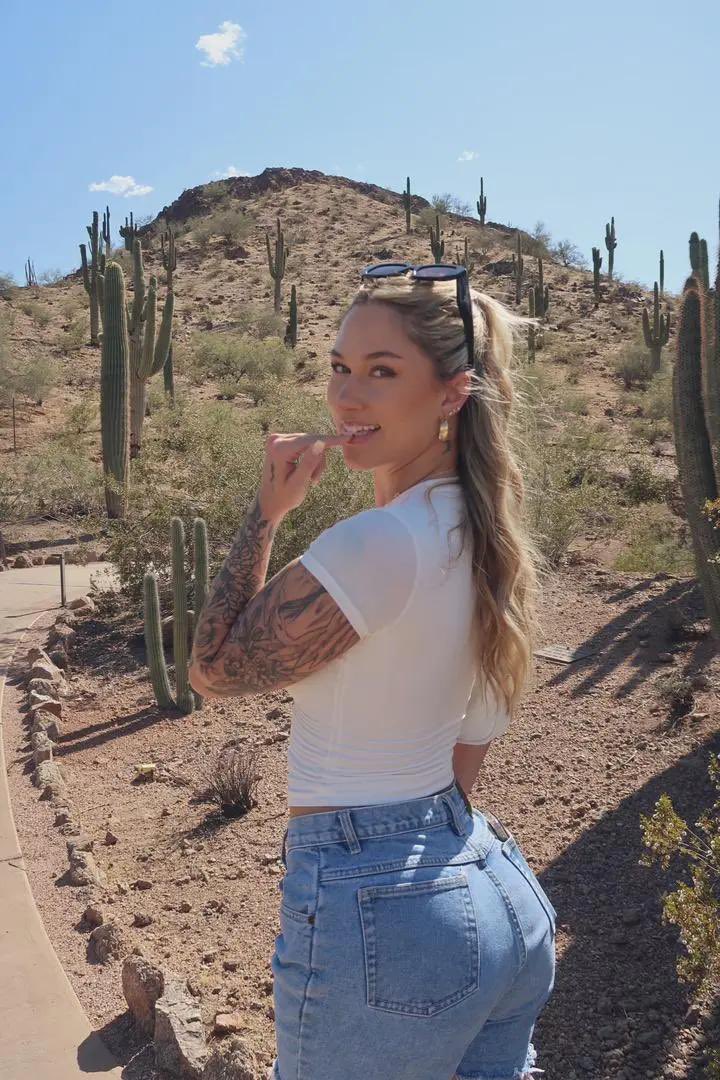 CarterCameaa's tweet photo. Let’s go on a date https://t.co/ilxPqckjWW