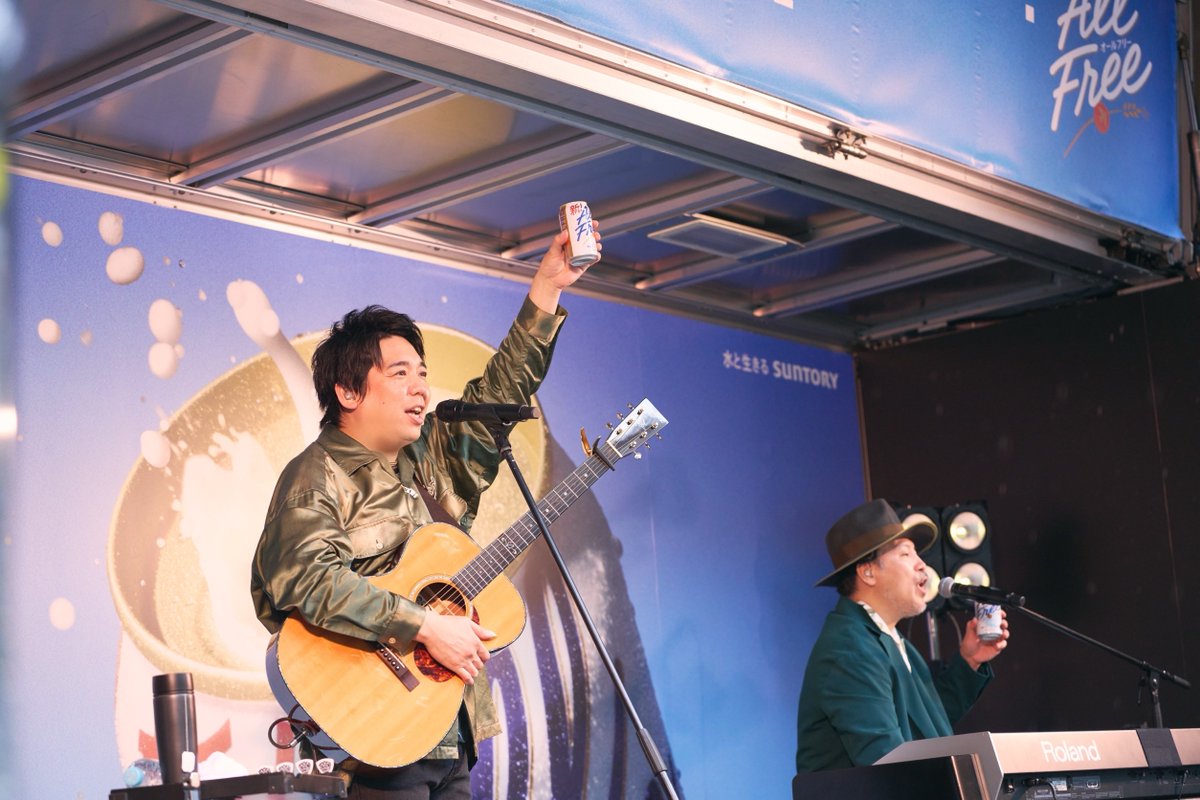 suntory's tweet photo. #スキマスイッチ のお二人と #オールフリー が、特別なランチタイムをサプライズでお届け！@東京サンケイビル

雨の日もお仕事を頑張るみなさんのお昼休みをリフレッシュ！🎶✨
会場にお集まりいただいたみなさん、ありがとうございました！

@sukima_official
#仕事のスキマに開放スイッチ https://t.co/cUiD4HyJVK