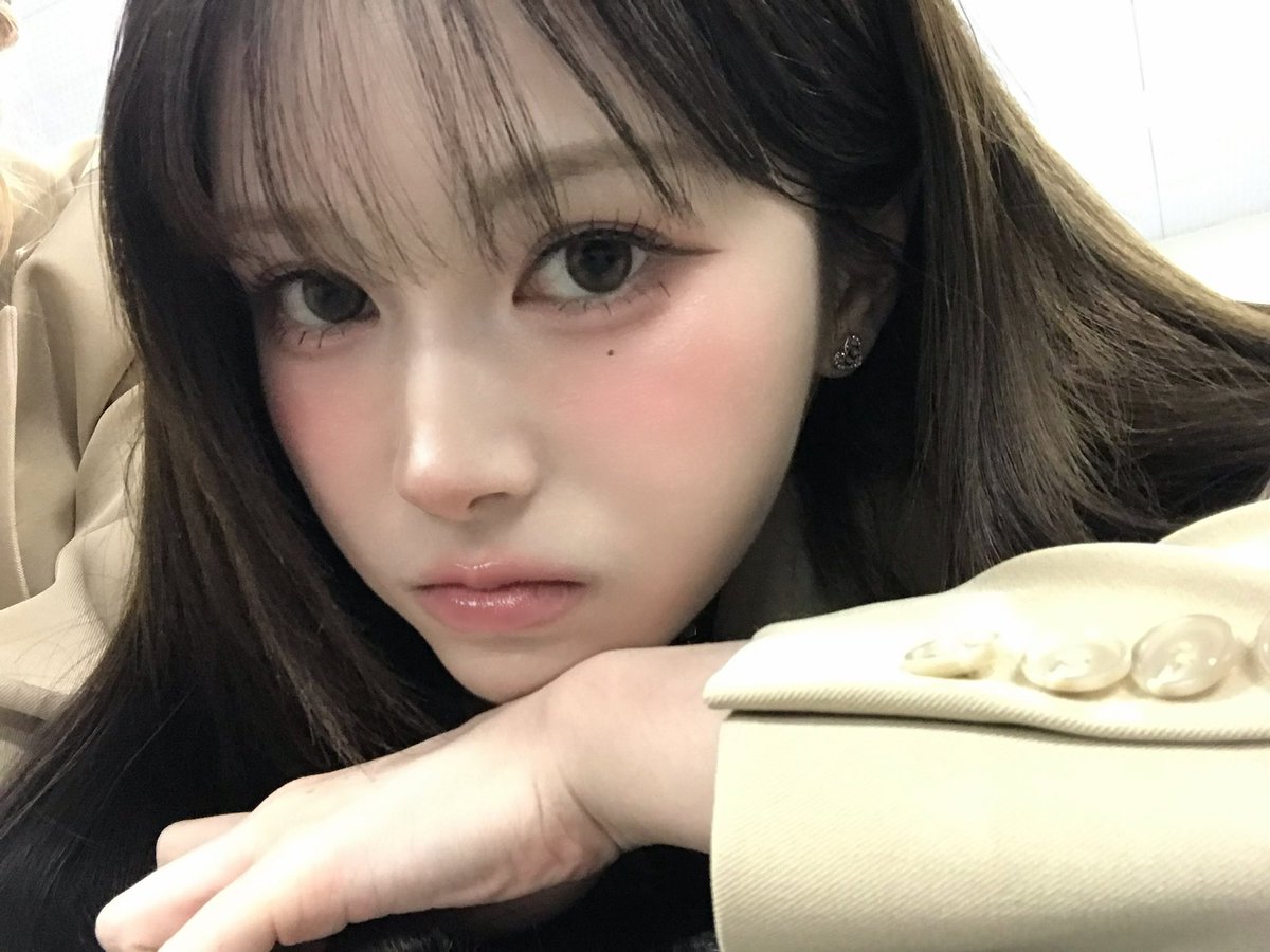 EVOLution_CN's tweet photo. 260930 COSMO ROOM更新
看什么！

#tripleS #트리플에스 
#Mayu #마유 #マユ #高麗真友 https://t.co/npdcDnViEz