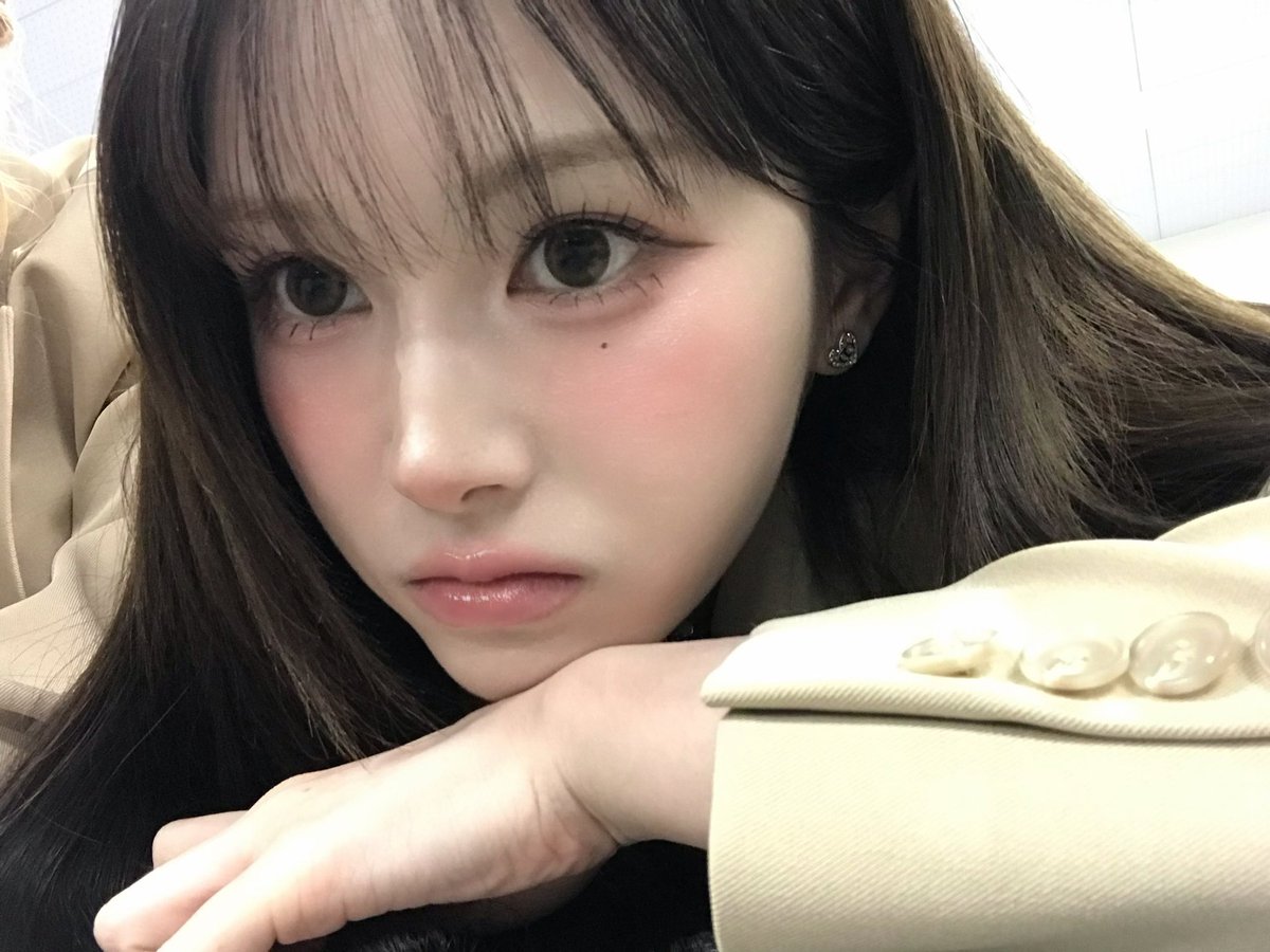 EVOLution_CN's tweet photo. 260930 COSMO ROOM更新
看什么！

#tripleS #트리플에스 
#Mayu #마유 #マユ #高麗真友 https://t.co/npdcDnViEz