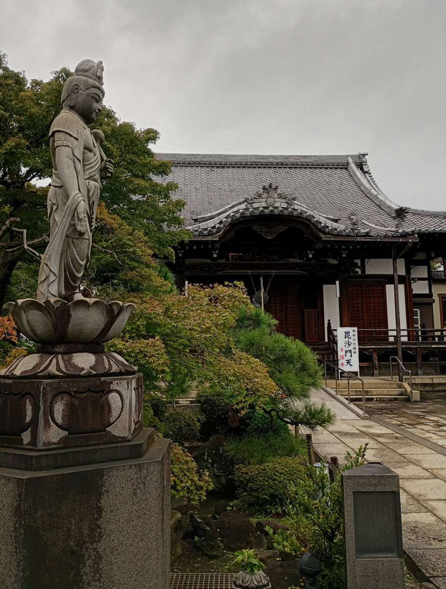 Fridge_0_Empty's tweet photo. 都内では極稀少 "茅葺き山門"
「隅田山吉祥院 多聞寺」

創建は平安中期(天徳年間957〜961)､#真言宗智山派 の寺院🙏
当初は別の場所にあり名称も違いましたが､川の氾濫により現在地へ🧐

現在の茅葺山門は1718年の焼失後再建されたもので､空襲被害の酷かった墨田区に唯一残る江戸時代の木造建築✨ https://t.co/RO7vcz3syI