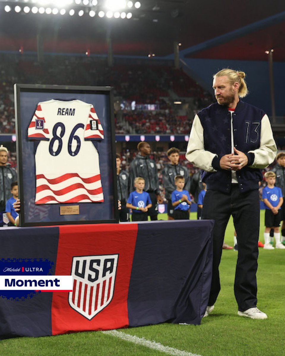 USMNT's tweet photo. 🍻 Cheers, Tim Ream! 

🍻 @MichelobULTRA Moments https://t.co/nuhgwD1bLT