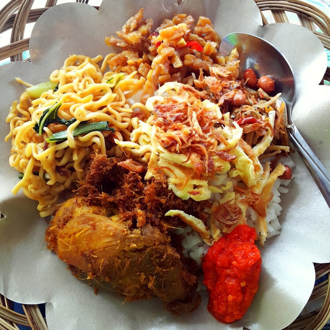 piscesgirle's tweet photo. sarapan enak versi kamu, nasi uduk atau nasi pecel? https://t.co/Mf4WycwFE1