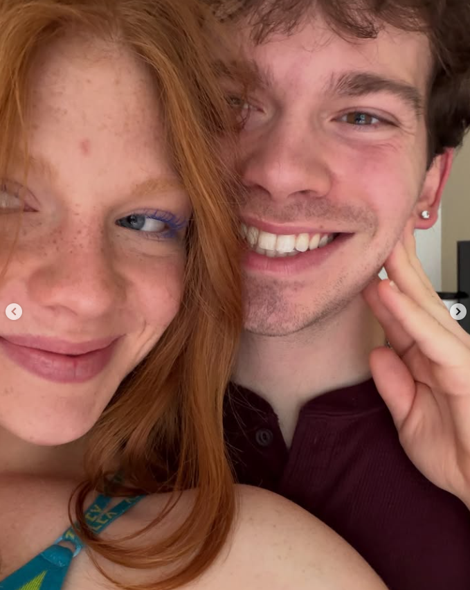 GD44vh's tweet photo. I wonder if this dude knows his girlfriend got gangbanged holy fuck poor guy lmao. https://t.co/yU8pIOKtZ2