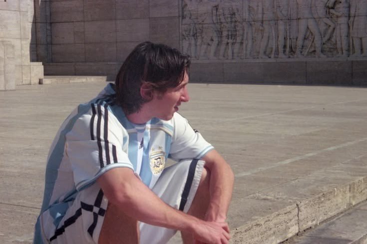 572fcb's tweet photo. this genre of messi photographs where he looks like a dear, dead wife from some distant memory https://t.co/ru1Tp3Ax4L