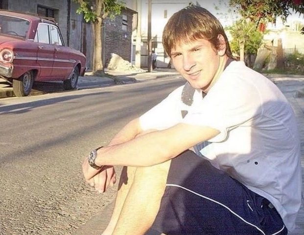 572fcb's tweet photo. this genre of messi photographs where he looks like a dear, dead wife from some distant memory https://t.co/ru1Tp3Ax4L