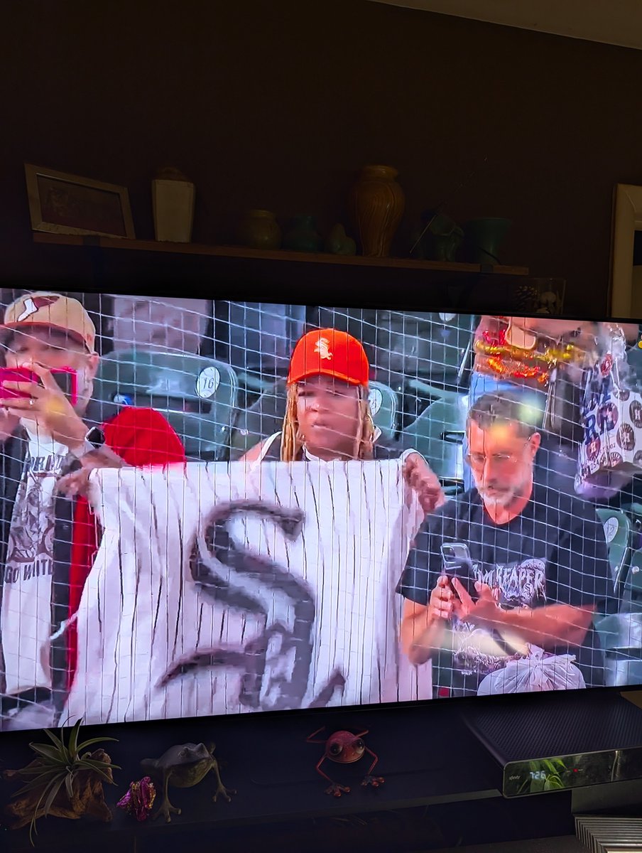 YAHDOG11's tweet photo. Hay @arude8 I definitely seen @TheRealSoxChic on the TV MACHINE 
#YAHDOG
#YPR
#TLSR https://t.co/Aig7tT8WYc