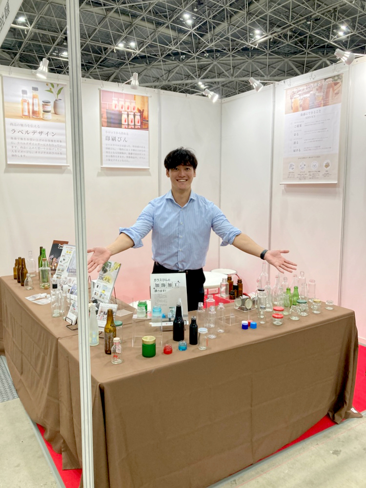 etobottle's tweet photo. 🍙FOOD STYLE JAPAN〈東京〉2026🥤
本日10時スタート！
衛藤ブースは【3A-20】です
新作印刷びんをご用意してます！
どうぞお立ち寄りください✨ https://t.co/817nnnuvcK