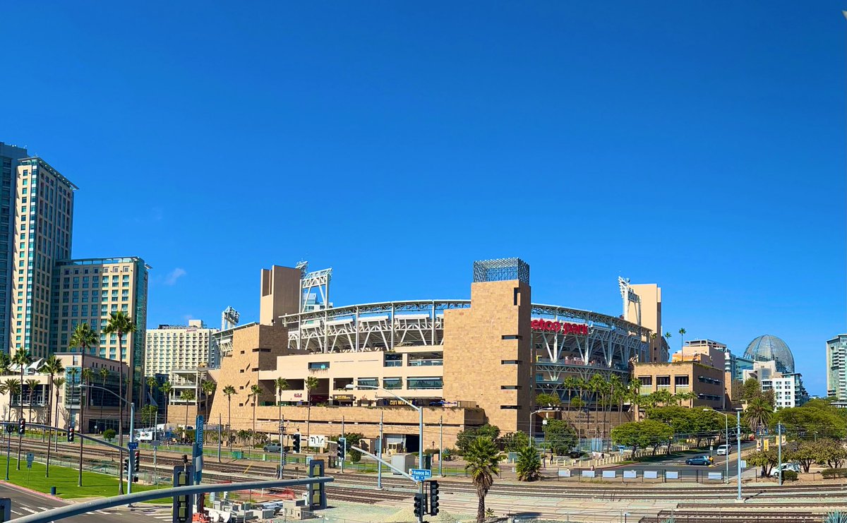 ZachZaidman's tweet photo. Greetings from San Diego, where it’s sunny and 76 degrees. Game one of the NL Wild Card round of the playoffs. 

Cubs and Padres 

@thescorechicago broadcast time is 8:25 pm CT. 

Inviting you to spend your baseball night with us. https://t.co/xzt39aRbFJ