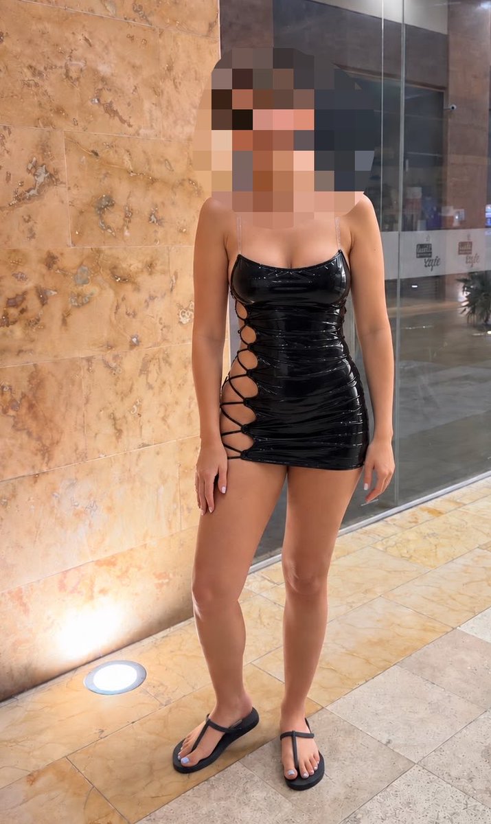renarojax's tweet photo. hoy es uno de esos días que ando cachondisima!!! 🥵

(disculpen ya sé que las sandalias no iban pero ya estaba cansada de caminar con plataformas) 🙈 https://t.co/md0cxBTaKg