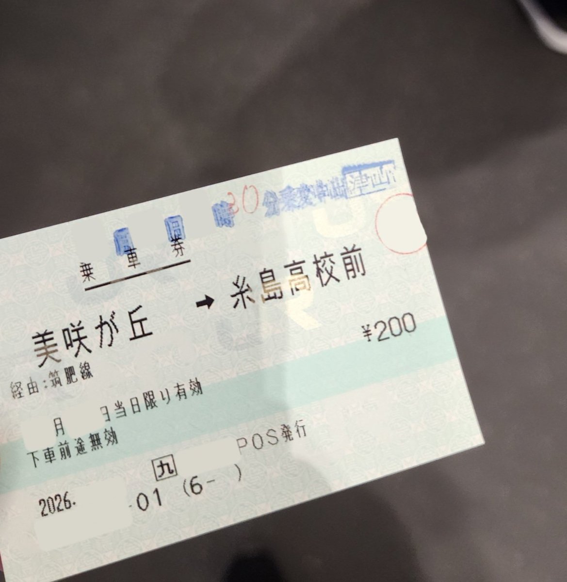 jrtickets's tweet photo. ぼく「日付と区間を変えたいです」

〜裏側にて〜

駅員1「オペレーター繋ぎますかね？」

駅員2「いや連携が難しいからだめ」

駅員3「このマルス使ったらいけなくもなさそうですね」

駅員2「岡山駅でやってもらったほうがいいんじゃ？」

駅員3「あーそうですねぇ、そうしましょう」

ぼく「😅」 https://t.co/prRXGZkEfT