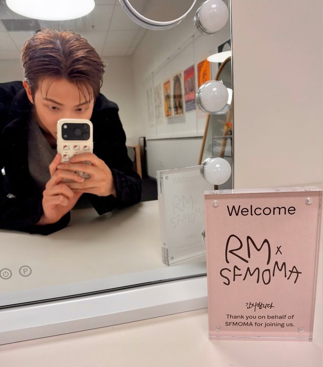 winnttaebear's tweet photo. DADDY with hello kitty phone case https://t.co/YG5dH5rNDR