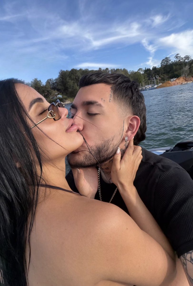 eli40188's tweet photo. Lo que amo ver a Kari feliz, por lo mismo respeto su relación, por qué lo que la hace feliz merece mi respeto. Karina se feliz siempre bb quiero mil @Kariinagarcia https://t.co/EdNSIvbl51